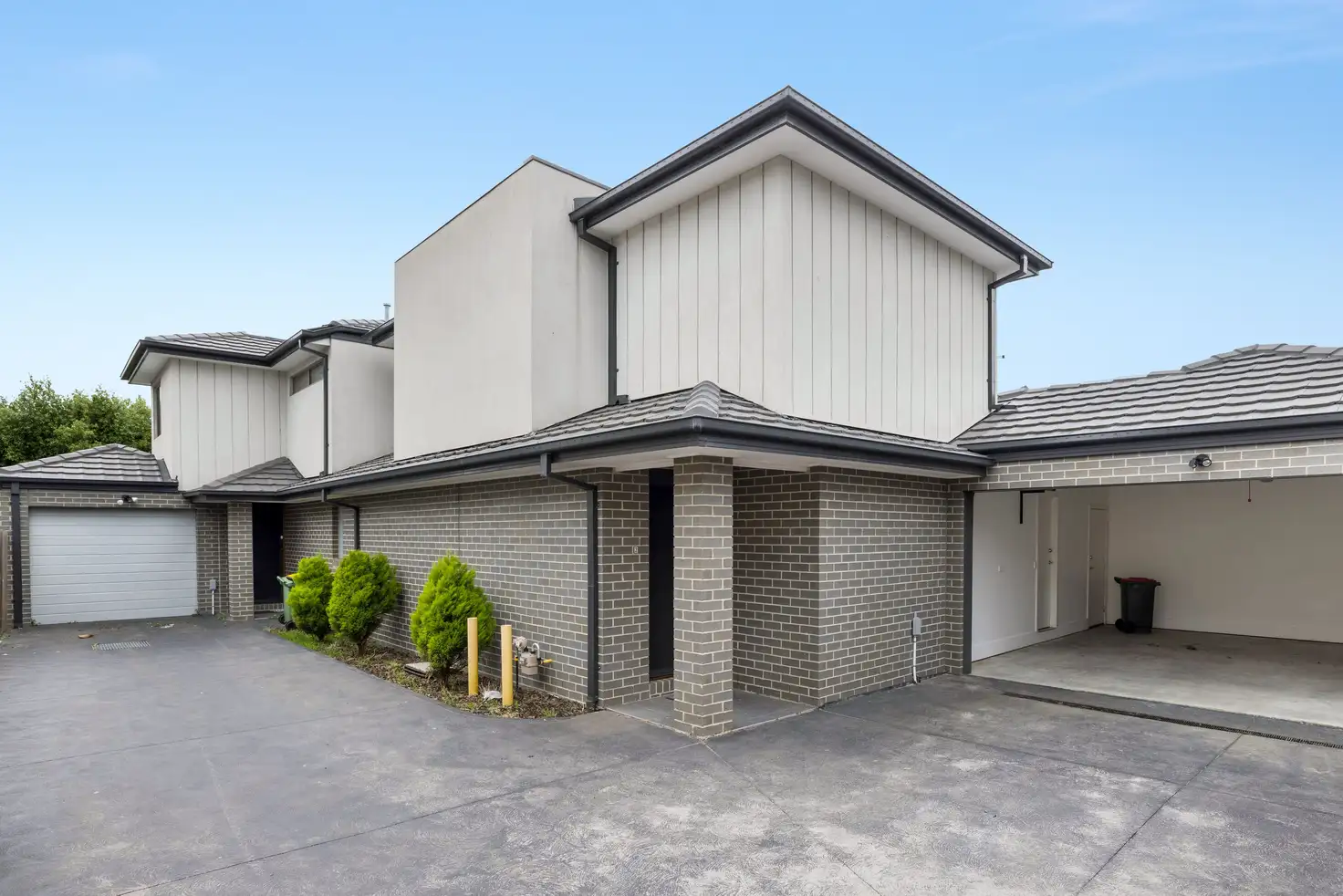 Main view of Homely townhouse listing, 2/1017 Pascoe Vale Road, Jacana VIC 3047