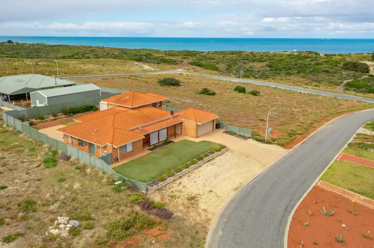 4 Larwood Elbow, Seabird WA 6042