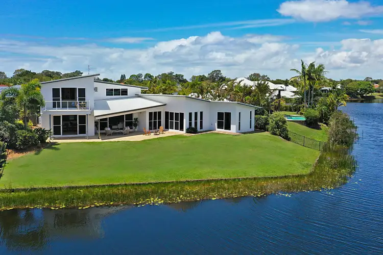 15 Undanbi Place, Pelican Waters QLD 4551