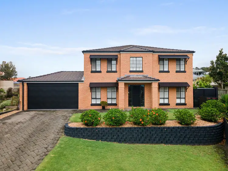 8 Delore Close, Eatons Hill QLD 4037