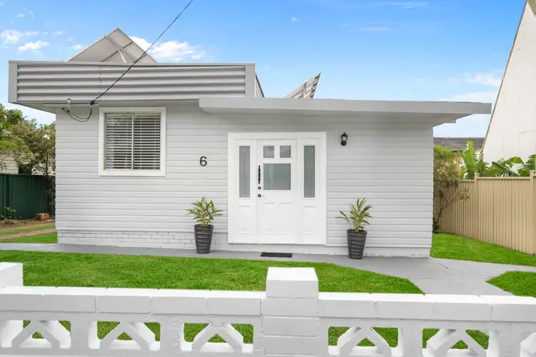 6 Armstrong Street, Petrie QLD 4502