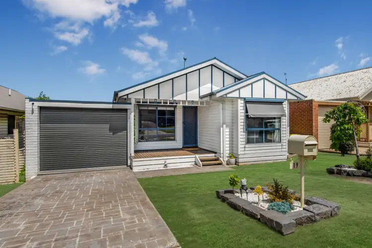 19 Meaby Drive, Pakenham VIC 3810