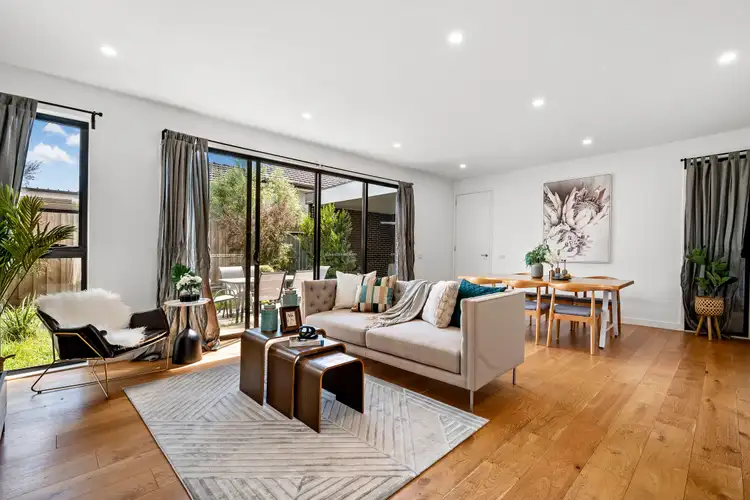 2/7 Madeleine Road, Clayton VIC 3168
