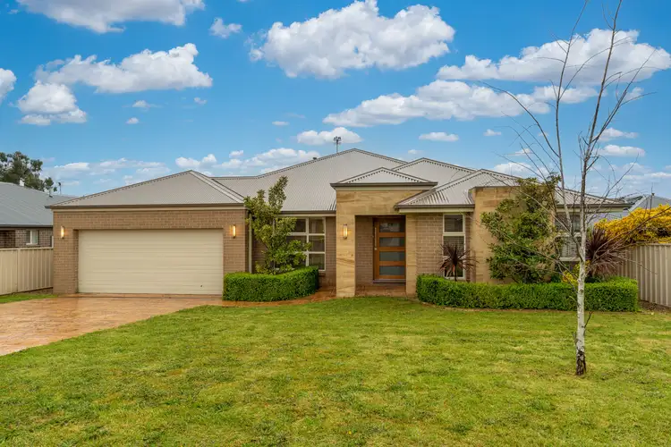 16 Robinson Court, Orange NSW 2800