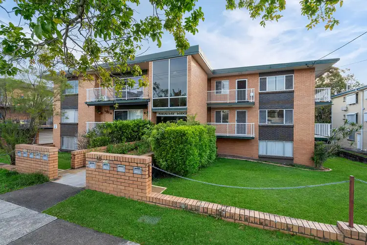 8/15 Macaulay Street, Coorparoo QLD 4151