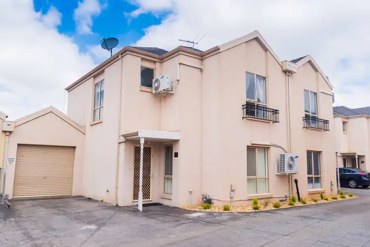 2/8-10 Coop Street, Werribee VIC 3030