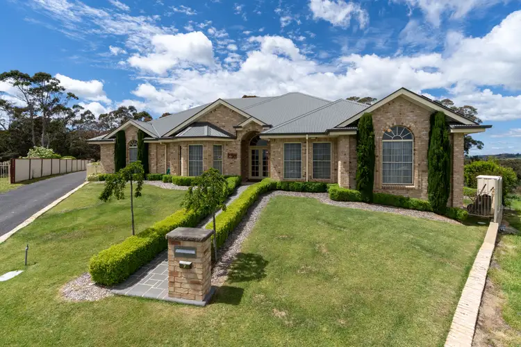 7 Links Close, Oberon NSW 2787