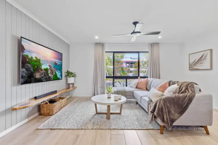 27 Ilaroo Crescent, Warana QLD 4575