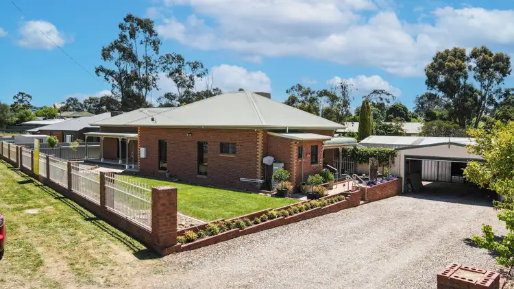 1A Arblaster Street, California Gully VIC 3556