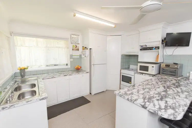 Fifth view of Homely house listing, 10 Oombah Street, Red Cliffs VIC 3496