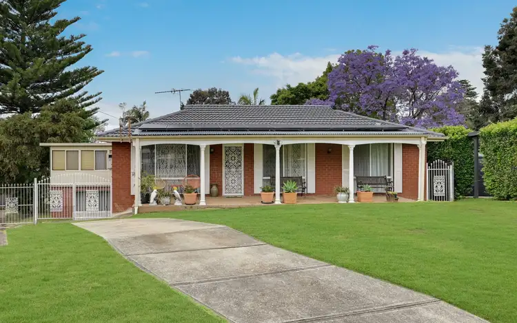 12 Gipps Street, Bradbury NSW 2560
