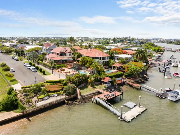 186 Barton Road, Hawthorne QLD 4171