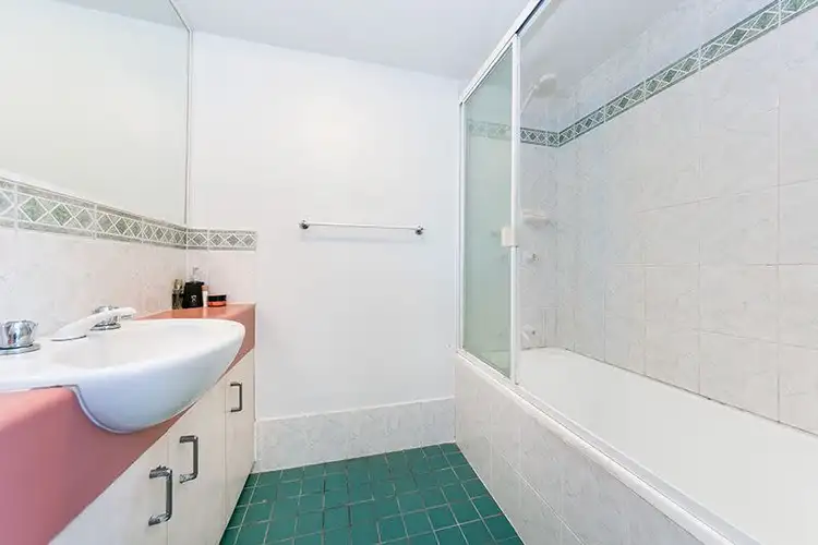 Sixth view of Homely apartment listing, 4/72 Hampstead Road, Highgate Hill QLD 4101