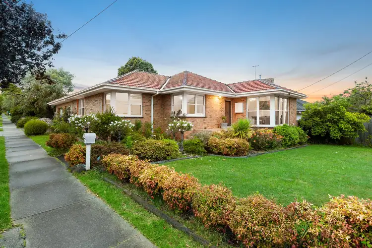 31 Robinlee Avenue, Burwood East VIC 3151