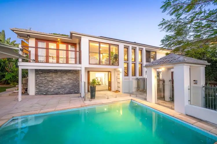 15 Lynell Street, Hamilton QLD 4007