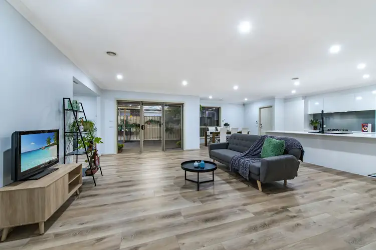 Sixth view of Homely house listing, 7 Buchan Court, Taylors Hill VIC 3037