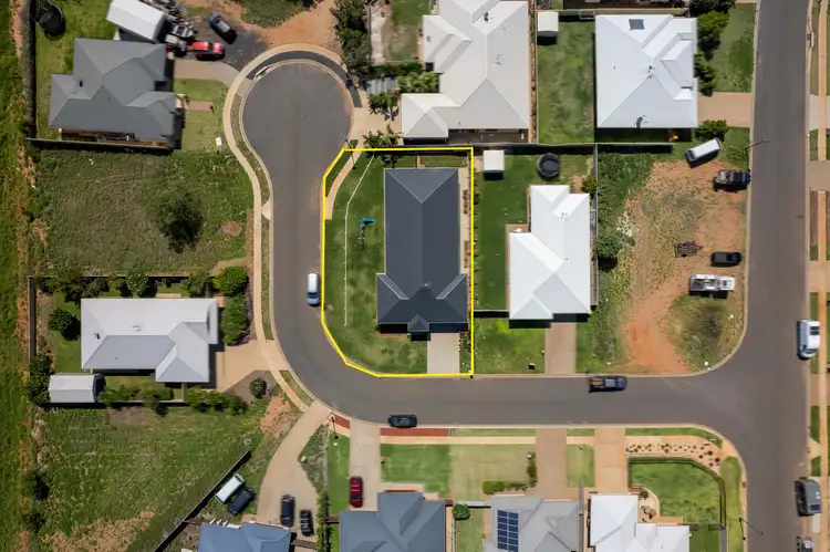Second view of Homely house listing, 6 Caulfield Place, Emerald QLD 4720