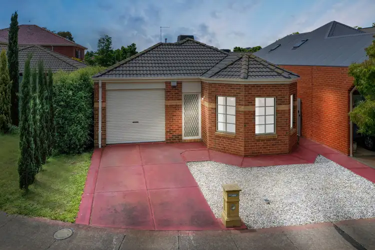 4 Headley Close, Caroline Springs VIC 3023