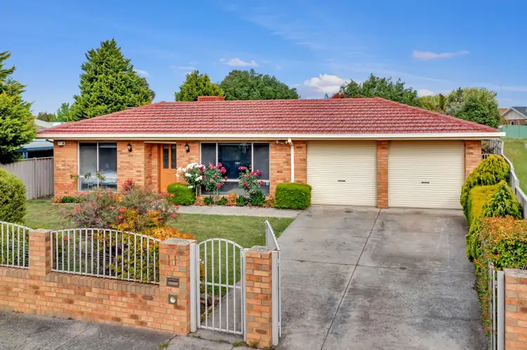 Third view of Homely house listing, 11 Verwood Court, Craigieburn VIC 3064