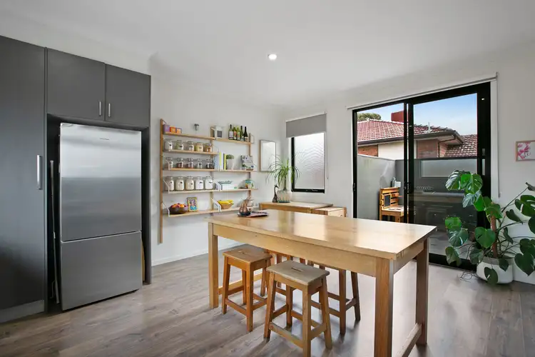2/96 Darebin Boulevard, Reservoir VIC 3073