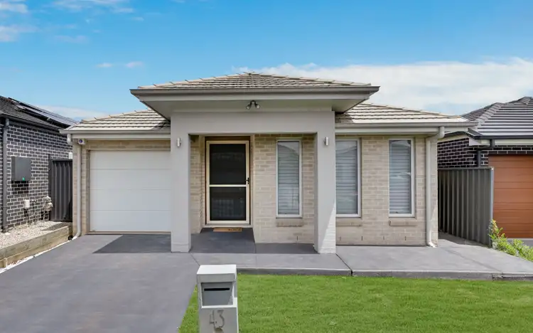 43 Coral Flame Circuit, Gregory Hills NSW 2557