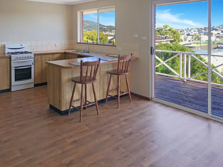 Sixth view of Homely house listing, 10 Hofrad Court, Yakamia WA 6330