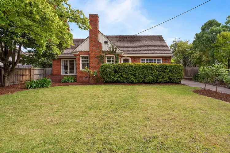 52 Kenmare Street, Mont Albert VIC 3127