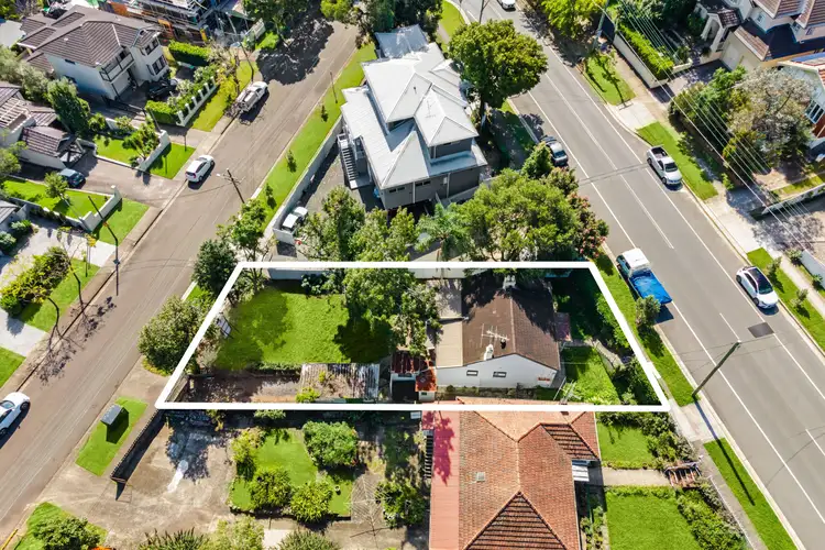 80A Western Crescent