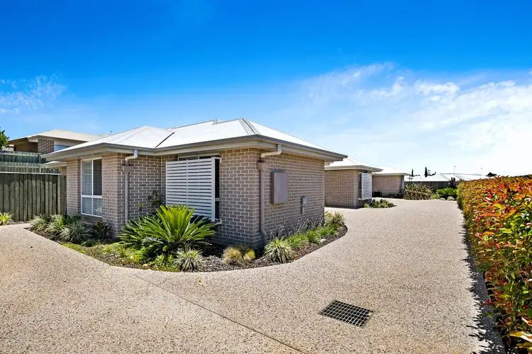 1-3/5 Nabiac Close, Kearneys Spring QLD 4350