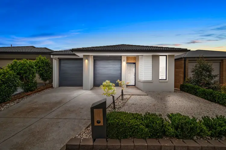 8 Amble Way, Weir Views VIC 3338