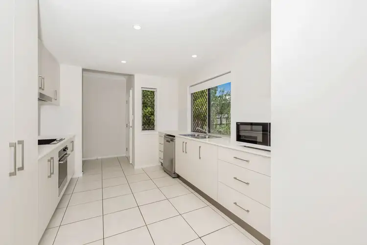 2/57 Livingstone Street, West End QLD 4810