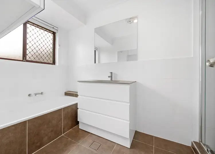 Seventh view of Homely house listing, 2/39 Alexander Drive, Highland Park QLD 4211