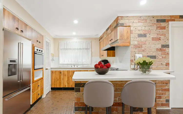 Fifth view of Homely house listing, 10 Lyrebird Place, Ingleburn NSW 2565
