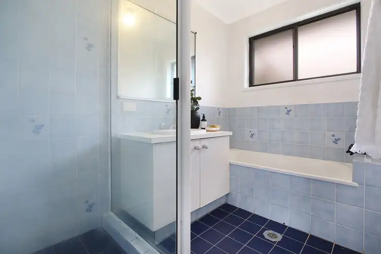 Sixth view of Homely house listing, 2 Graetz Court, Lavington NSW 2641