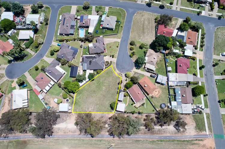 4 Bowen Place, Tolland NSW 2650
