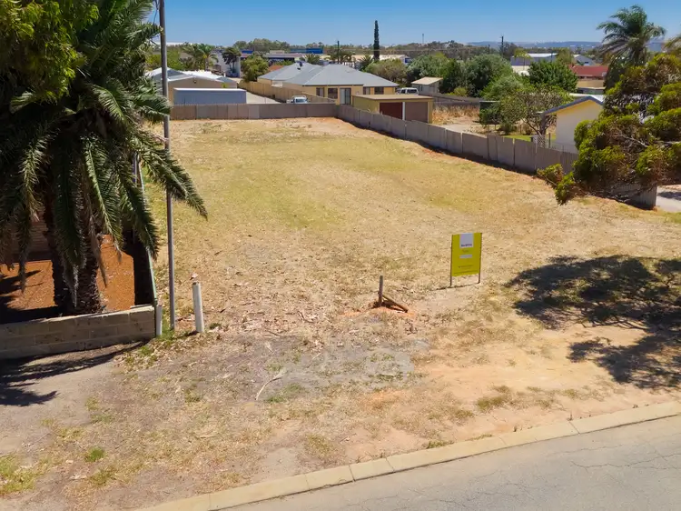 211 First Street, Wonthella WA 6530