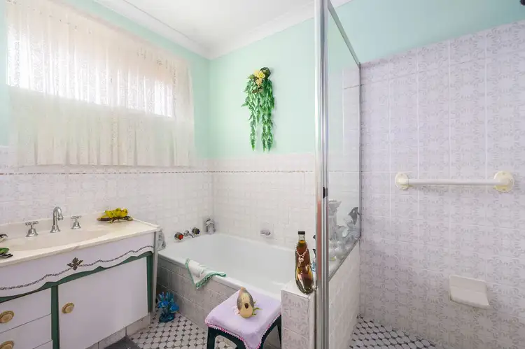 Fifth view of Homely house listing, 1/6 Crisp Court, Miami QLD 4220