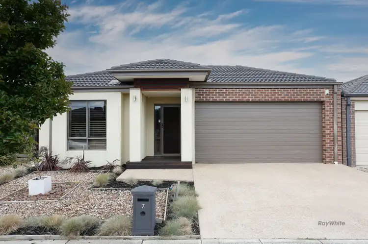 7 Whitecaps Avenue