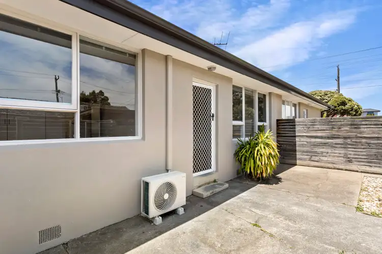 2/19 Oakes Avenue, Clayton South VIC 3169