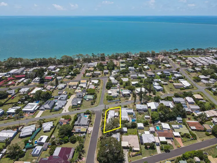 25 Cunningham, Torquay QLD 4655