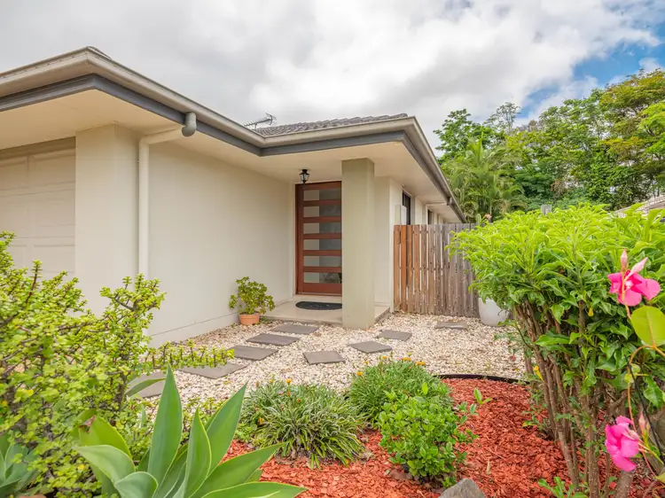 7 Greens Court, Southside QLD 4570