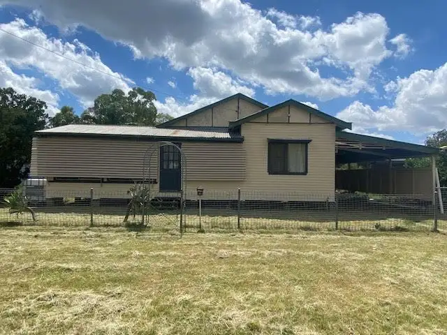4 Walsh Street, Dalby QLD 4405