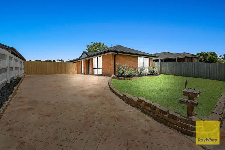 5 Hoysted Avenue, Cranbourne North VIC 3977