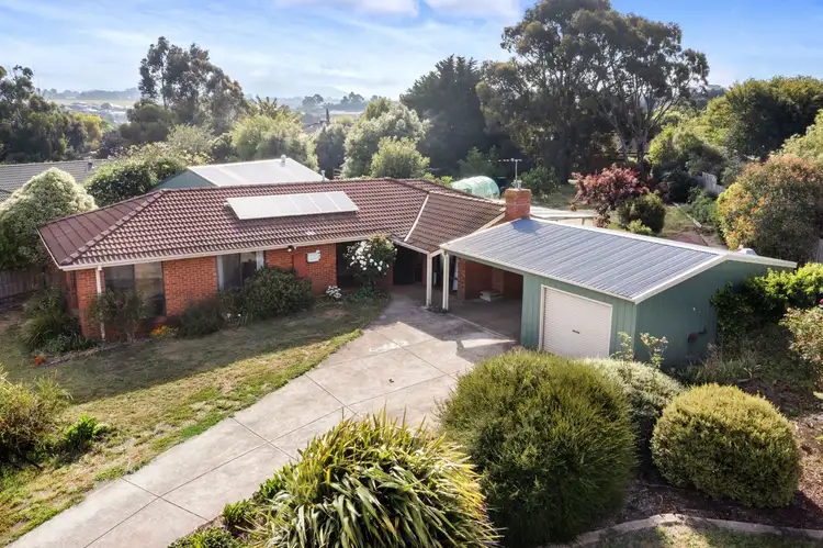 13 Harvest Close, Romsey VIC 3434