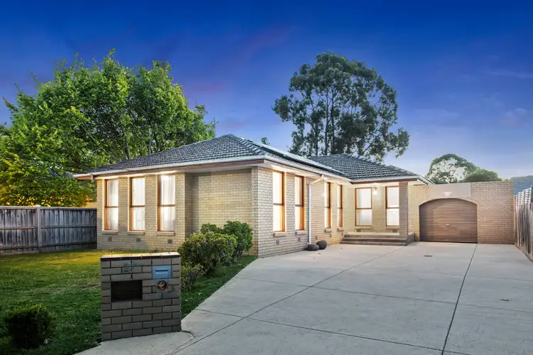 27 Gauntlet Avenue, Glen Waverley VIC 3150
