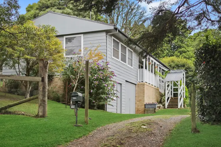 11 Armstrong Crescent, Robertson NSW 2577