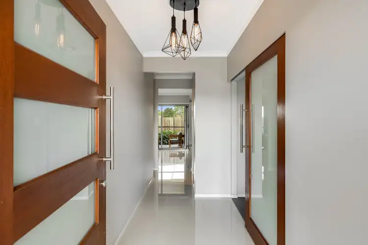 Second view of Homely house listing, 8 Yarrow Close, Middle Ridge QLD 4350