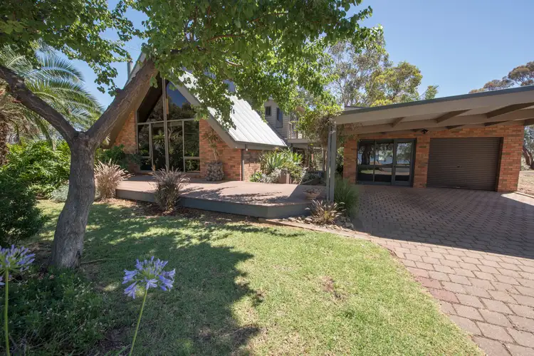 327 Lakeside Drive, Lake Boga VIC 3584