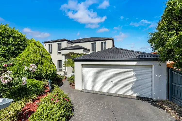18 Balfour Court, Berwick VIC 3806