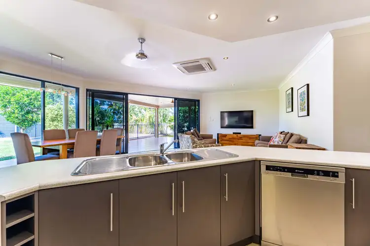 Sixth view of Homely house listing, 4 Stephanie Court, Emerald QLD 4720